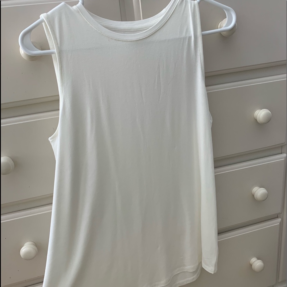White shirt/tank